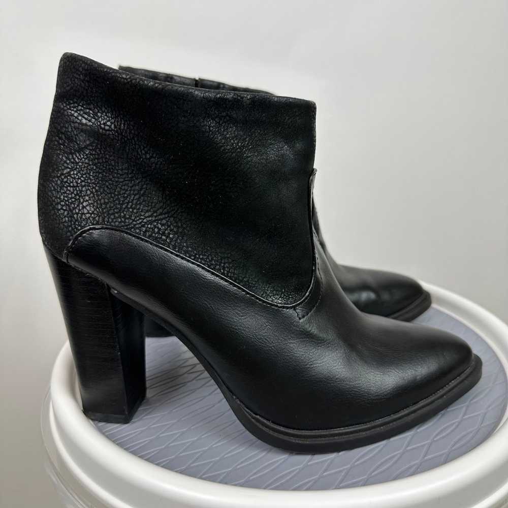 CROWN VINTAGE BLACK LEATHER BOOTIES - image 1