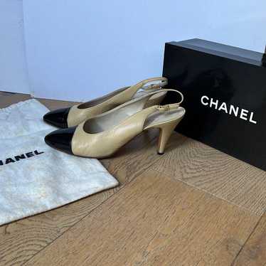 Vtg Chanel Capretto black and beige sling back pum