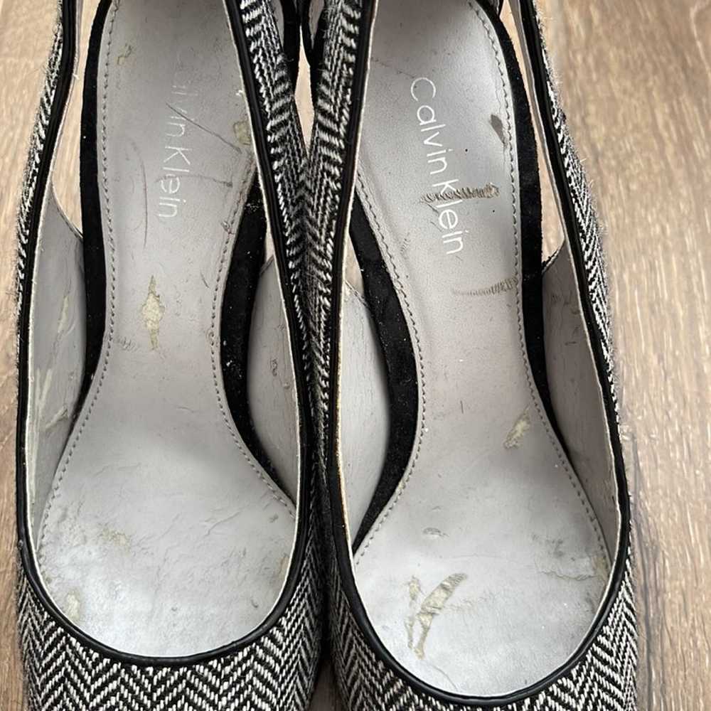 Calvin Klein Vintage Fabric Pumps w/ Velvet Heels - image 4