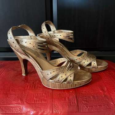 Modern Vintage Gold Platform heel