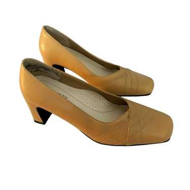 Ashley Taylor VINTAGE Nude Square Toe Pumps Womens