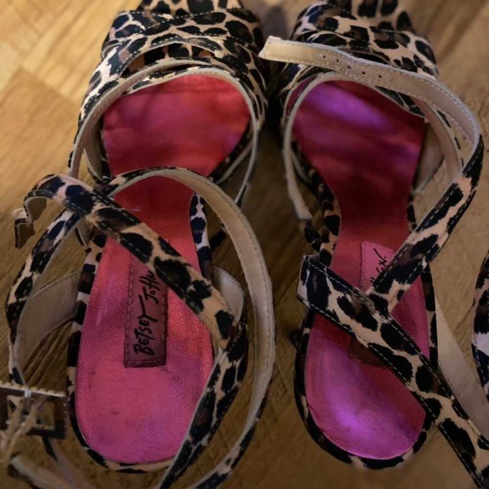 Betsey Johnson Leopard Heels 7.5 - image 9