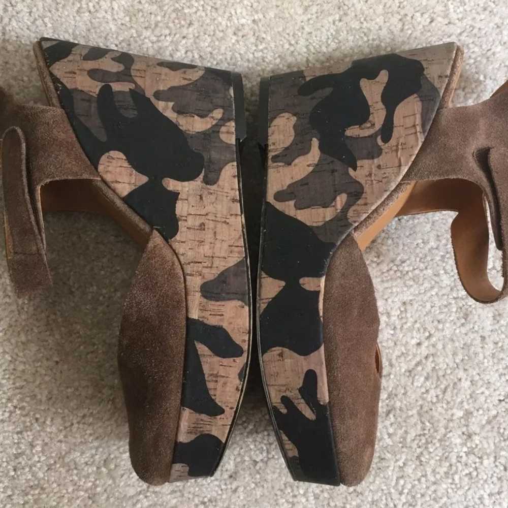 Nine west size 7.5M camo wedge sandal - image 5