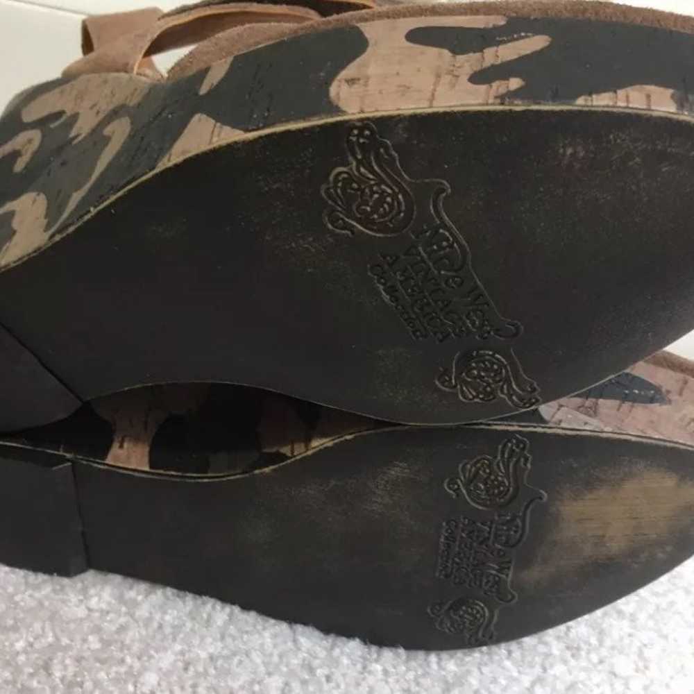 Nine west size 7.5M camo wedge sandal - image 7