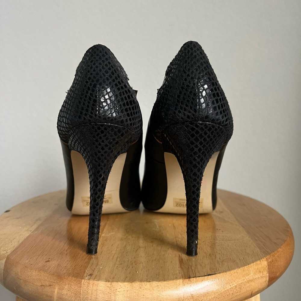 Vintage Cato Black and Gold Pumps Size 8M - image 3