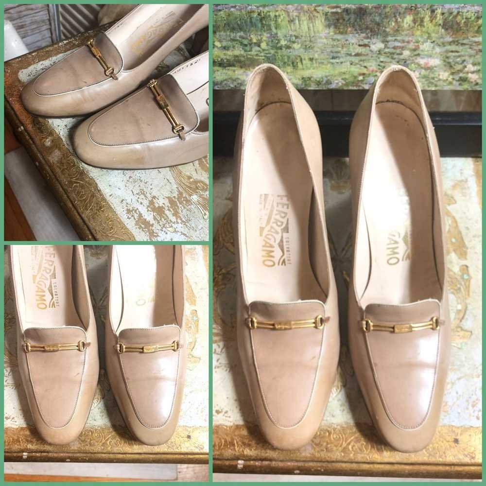 SZ 8.5-FERRAGAMO TAN LEATHER 3” PUMPS - image 3