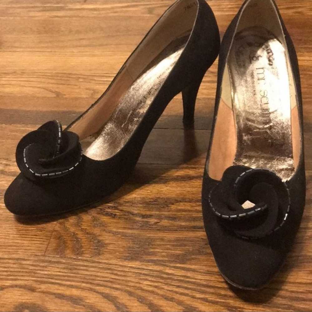 black pumps - image 6