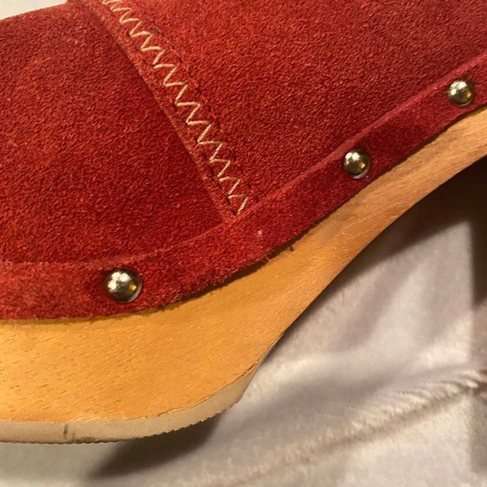 Vintage Steve Madden Suede Wooden Heel Clogs sz 9 - image 4