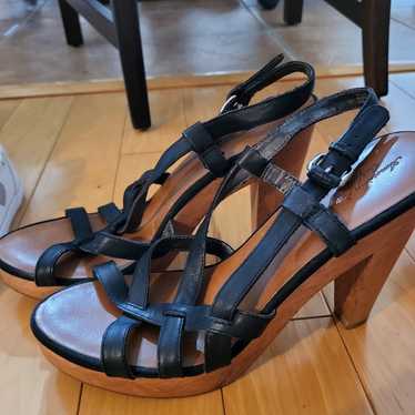 Vintage American eagle strappy chunky heels