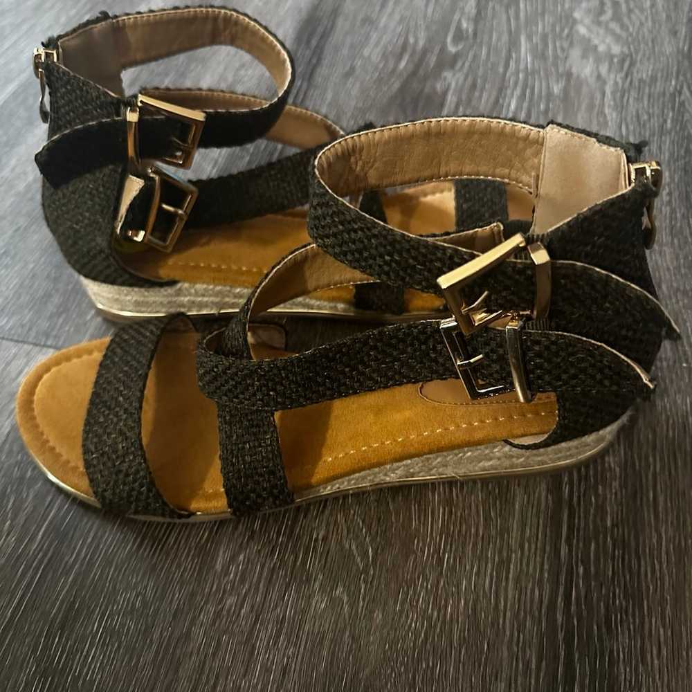 Olive green sandals - image 4