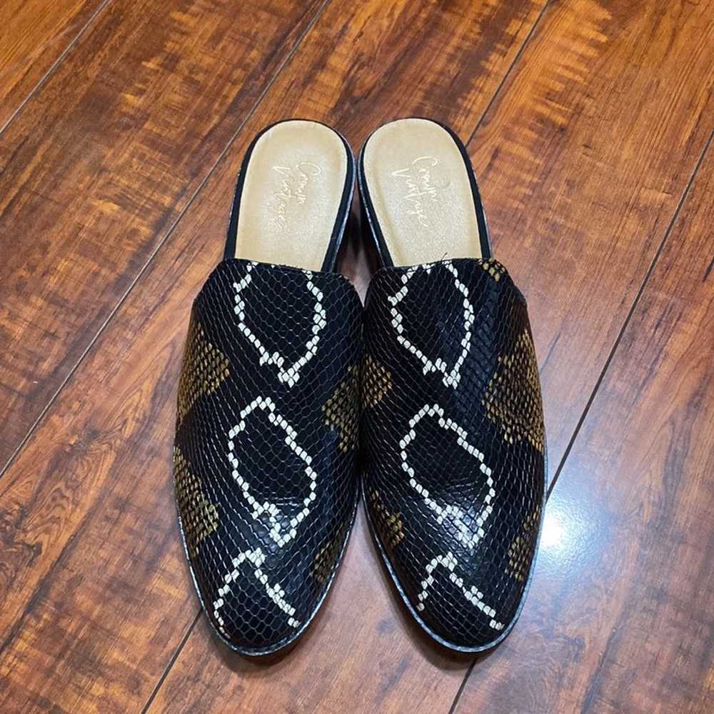 Crown Vintage block heel snake design shoes - image 2