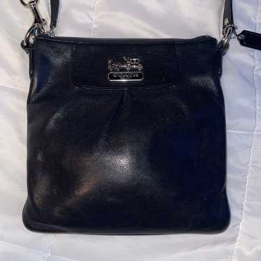 COACH BLACK/MULTI OMBRE offers CARRIAGE SMALL CORNER ZIP WRISTLET C7419