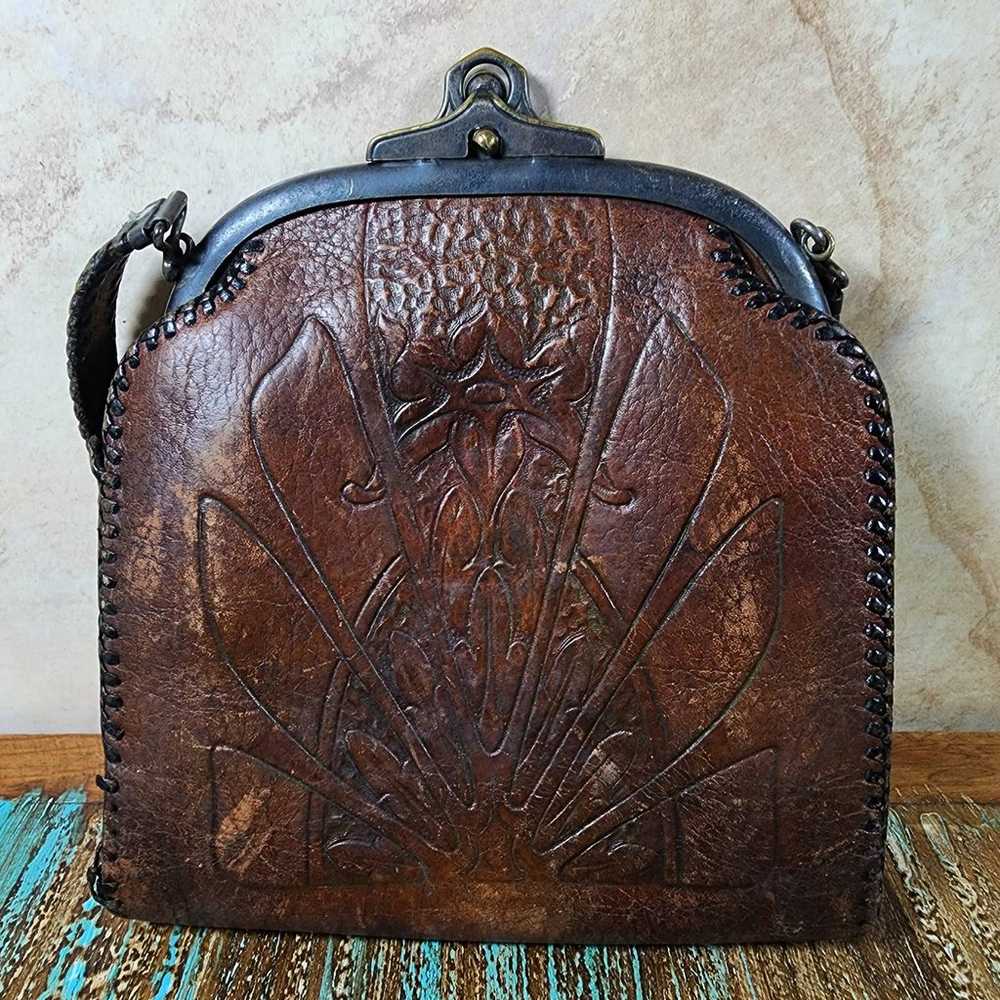 Vintage Hand Tooled Leather Purse Metal Clasp Ear… - image 2