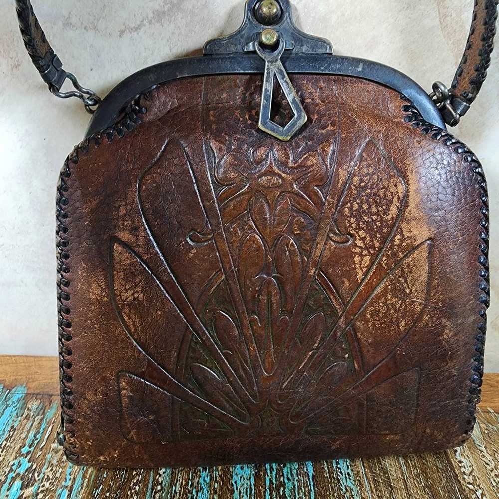 Vintage Hand Tooled Leather Purse Metal Clasp Ear… - image 3