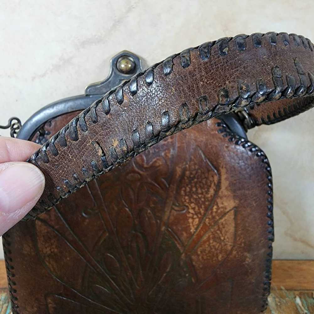 Vintage Hand Tooled Leather Purse Metal Clasp Ear… - image 5