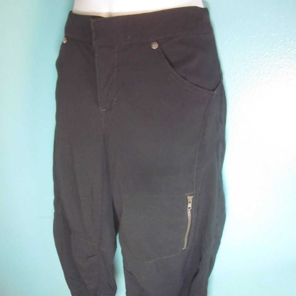 Athleta Athleta Cropped Sporty Black Pants Size 6… - image 4