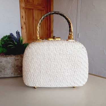 1950s 1960s White Straw Clutch Purse / Raffia Clutch Spring Summer Late 1950s Early 1960s Designed top by Mr Jonas Made in Japan Spring Summer