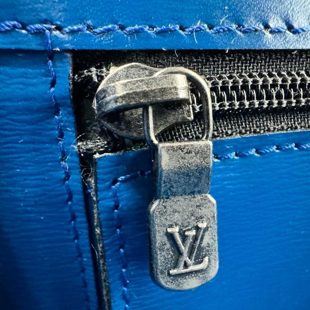 Louis Vuitton Epi Pochette Crossbody EUC - image 10