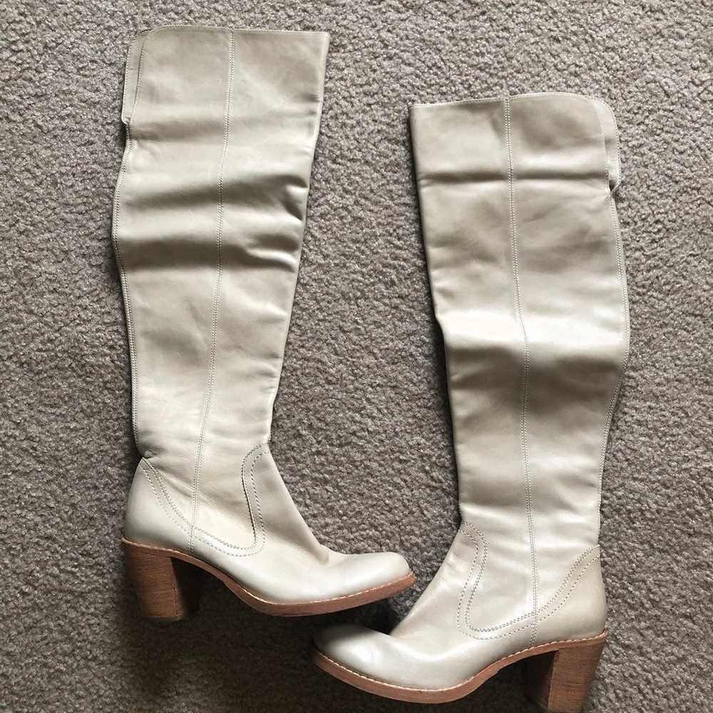 Boots Modern Vintage sz 9.5 all leather beige - image 1