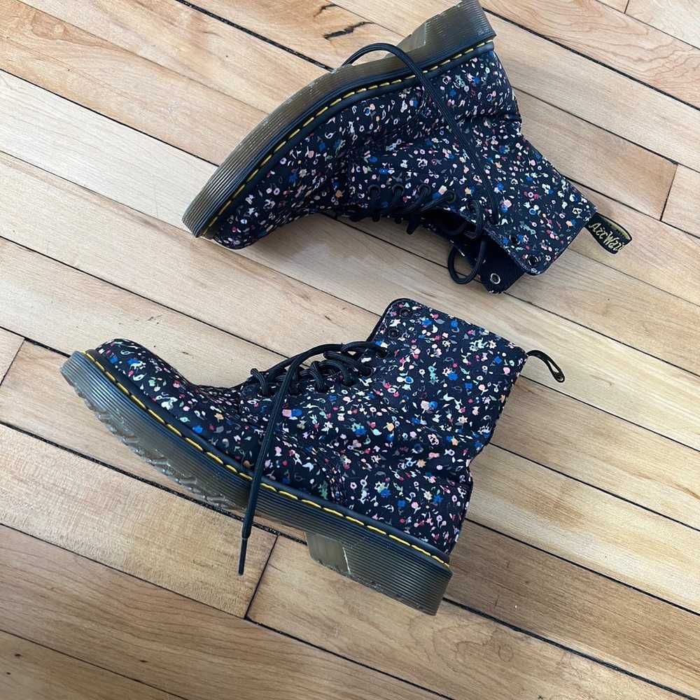 Dr Martens Vintage Floral Pascal lace up Boots - image 2