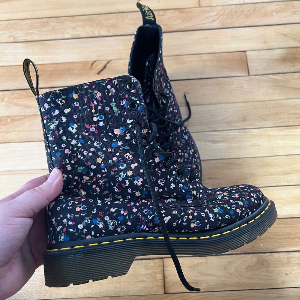 Dr Martens Vintage Floral Pascal lace up Boots - image 4