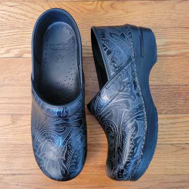 Dansko Dansko 41 Antique Black Embossed Tooled Sw… - image 1