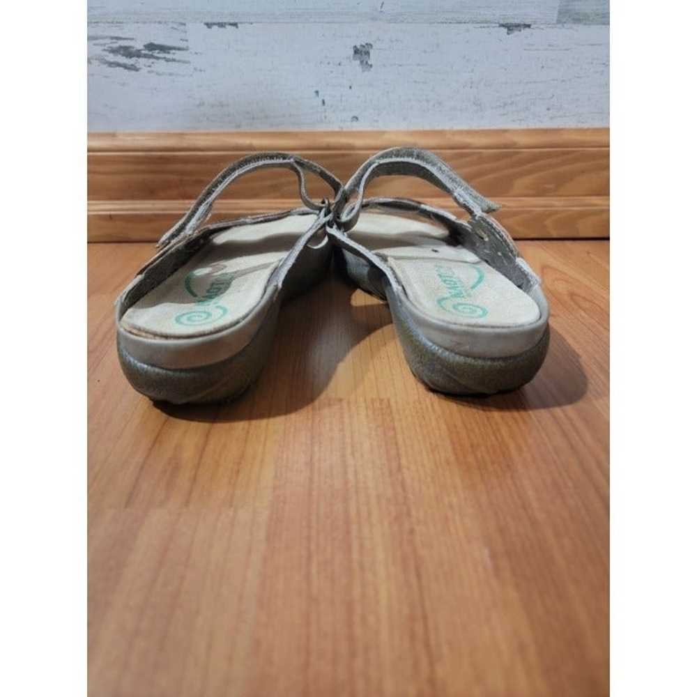 Vintage Naot Women's Totara slides sandals beige/… - image 3