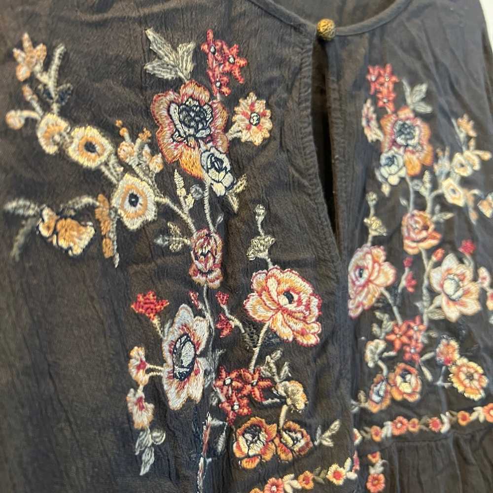 American Eagle Embroidered flower blouse XS - image 2