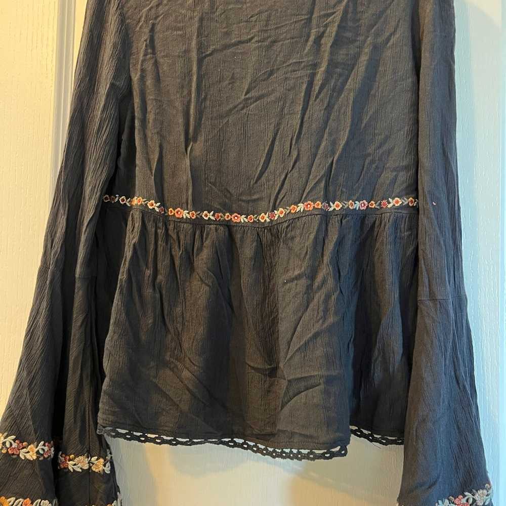 American Eagle Embroidered flower blouse XS - image 8