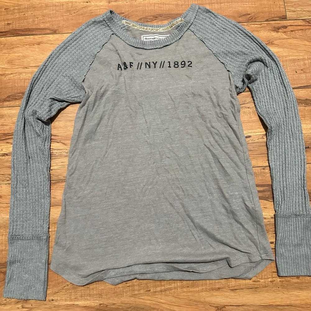 ambercrombie and fitch vintage longsleeve - image 1