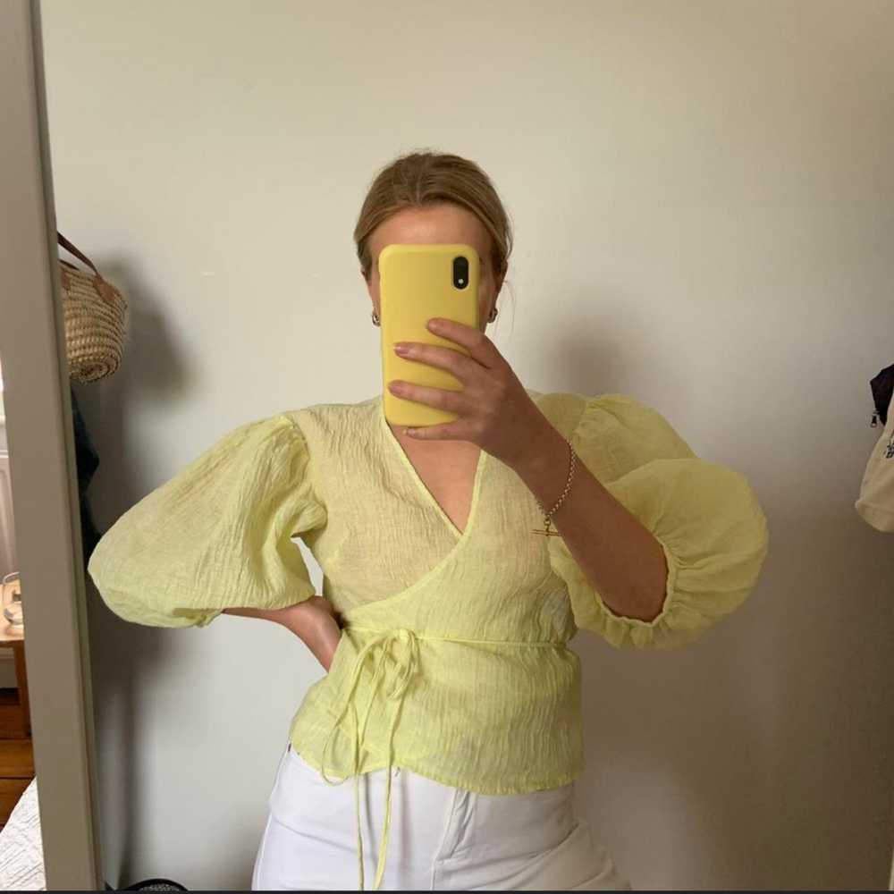 H&M Crinkled Wrap Top Lemon Yellow - image 7