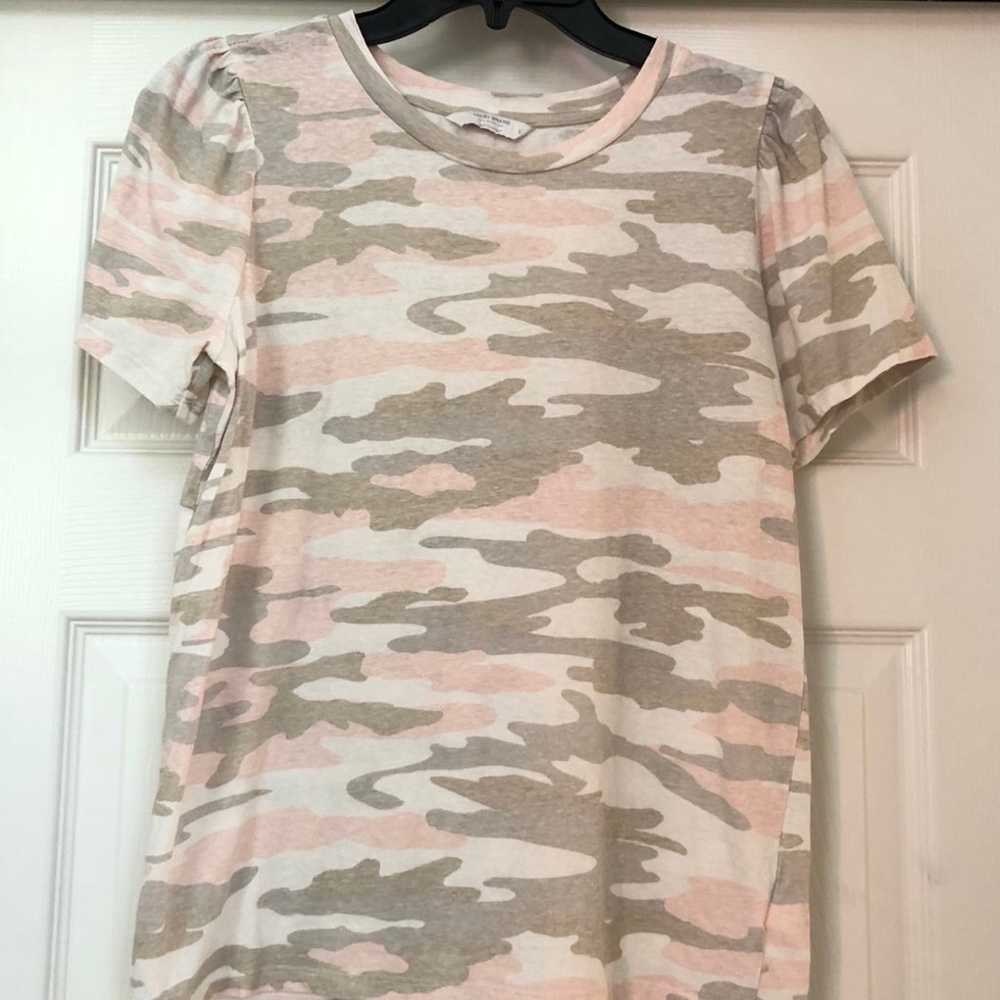 Lucky Brand Pink Camo Graphic Jersey T-shirt Blou… - image 2