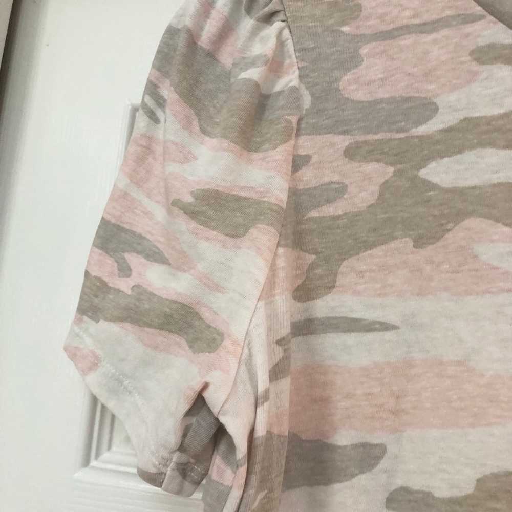 Lucky Brand Pink Camo Graphic Jersey T-shirt Blou… - image 5