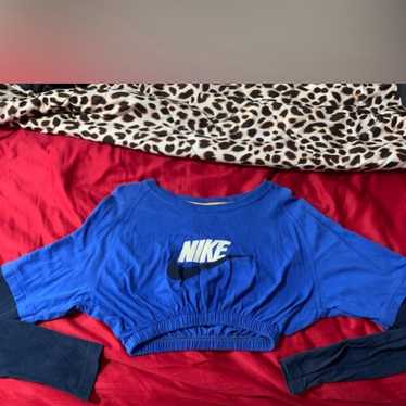 Nike Cropped Long-Sleeve - image 1