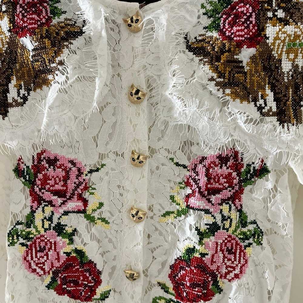 Cat and rose embroidered lace top - image 2