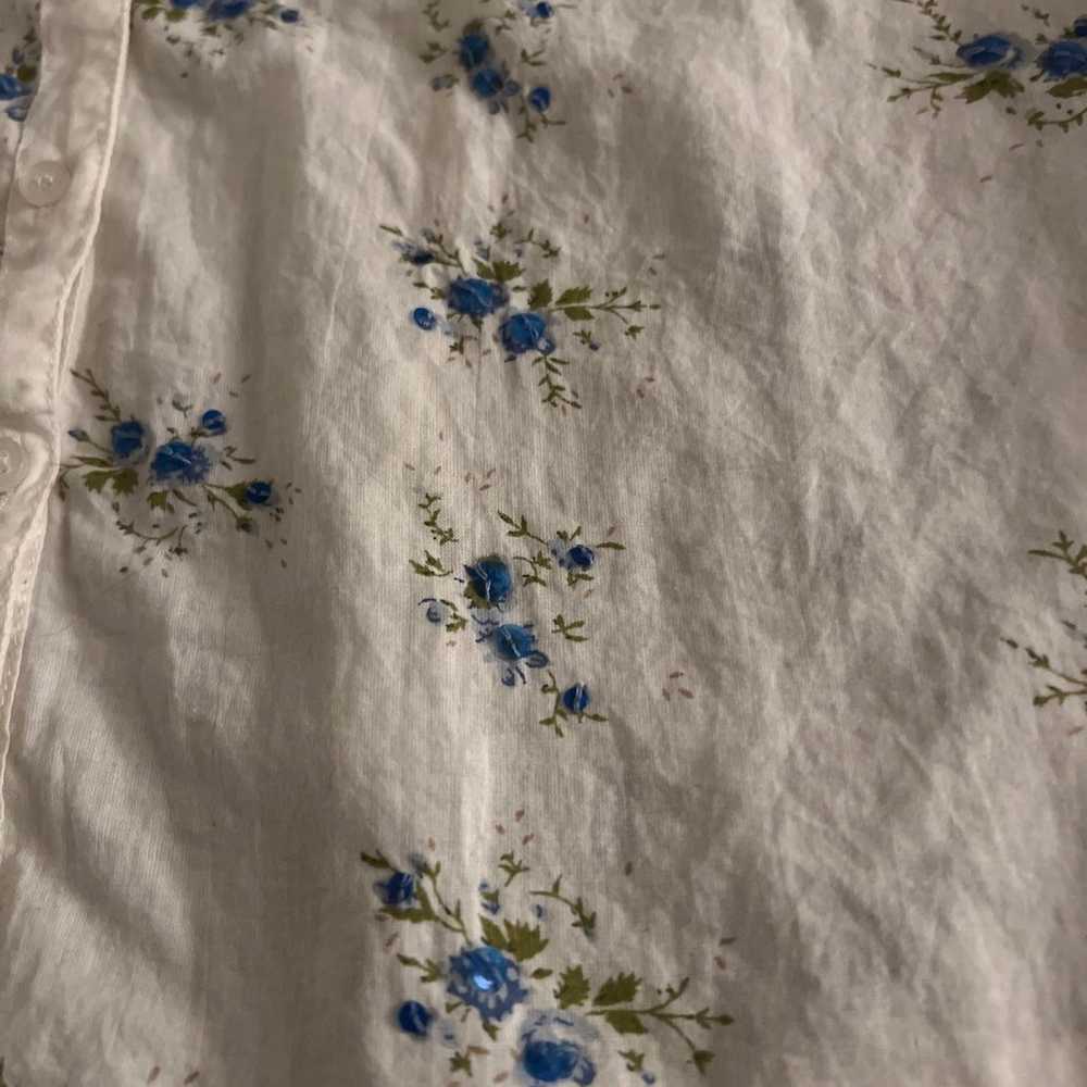 (M) Quizz Vintage Floral White Buttondown Blue Fl… - image 2