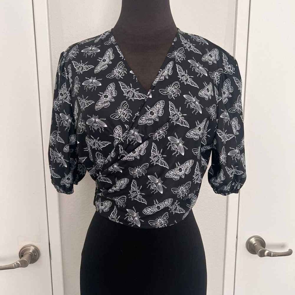 Cropped wrap top with moth designs short sleeve L… - image 1