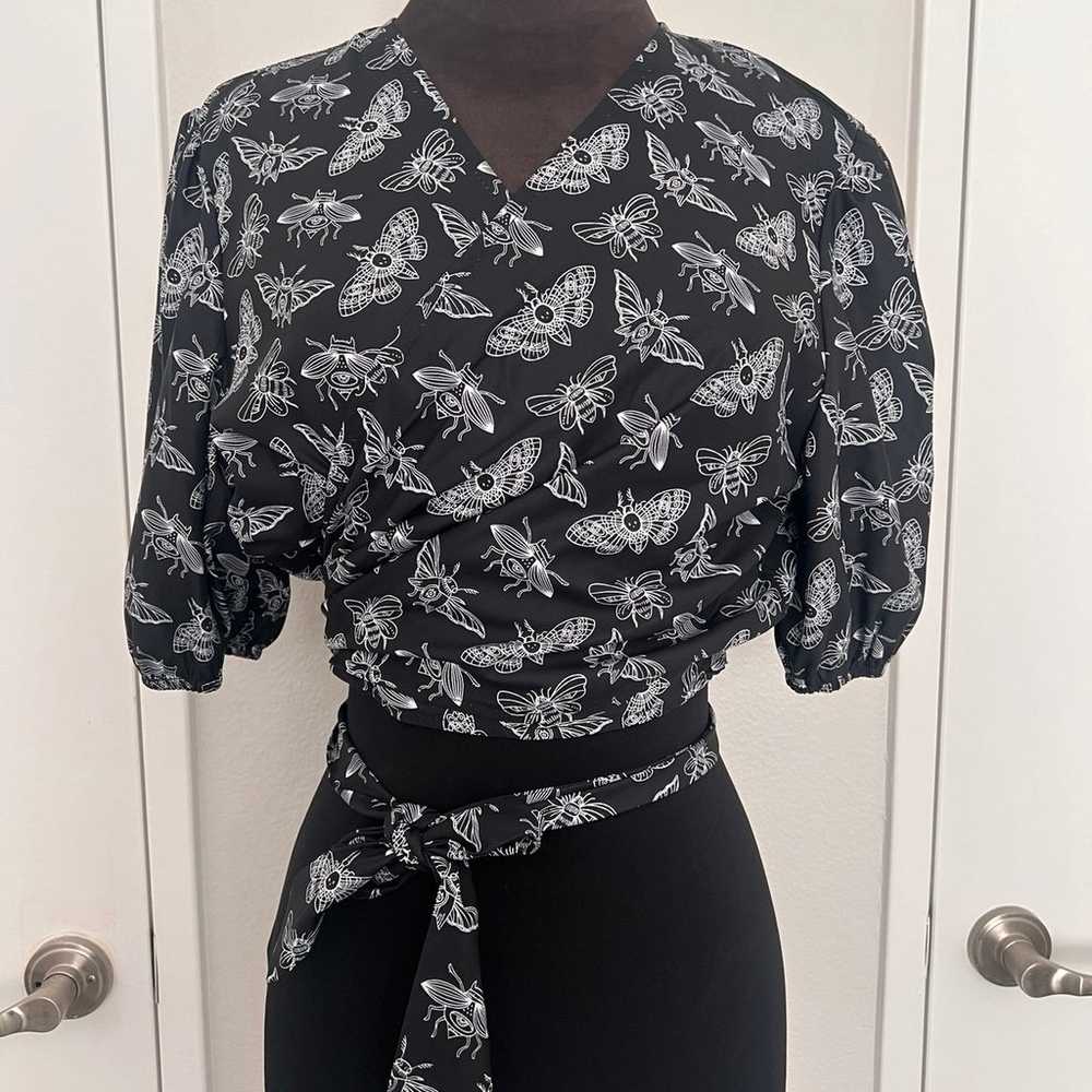 Cropped wrap top with moth designs short sleeve L… - image 3