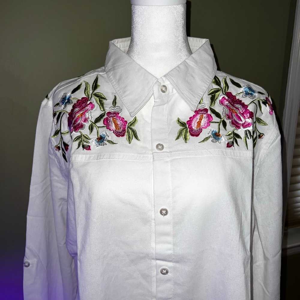 Collections ETC Women’s White Blouse With  Embroi… - image 10