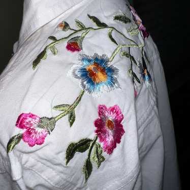 Collections ETC Women’s White Blouse With  Embroi… - image 1