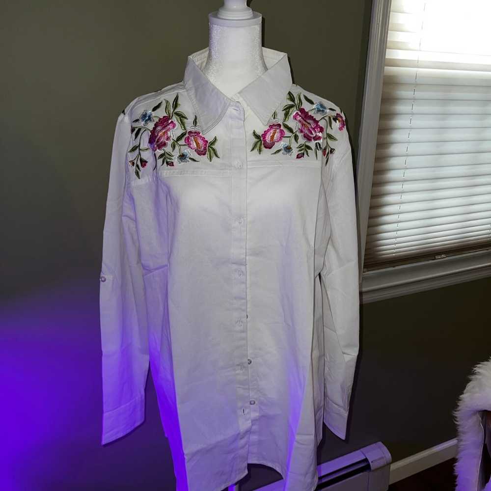 Collections ETC Women’s White Blouse With  Embroi… - image 2