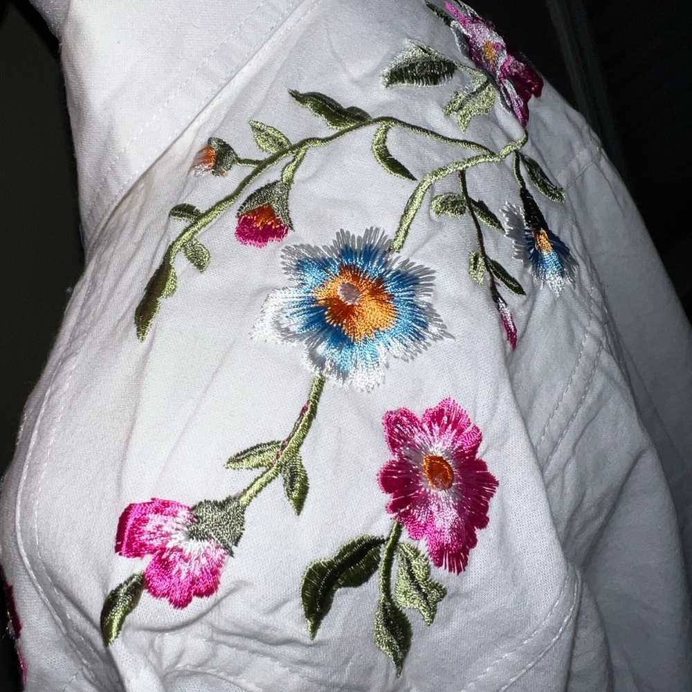 Collections ETC Women’s White Blouse With  Embroi… - image 3