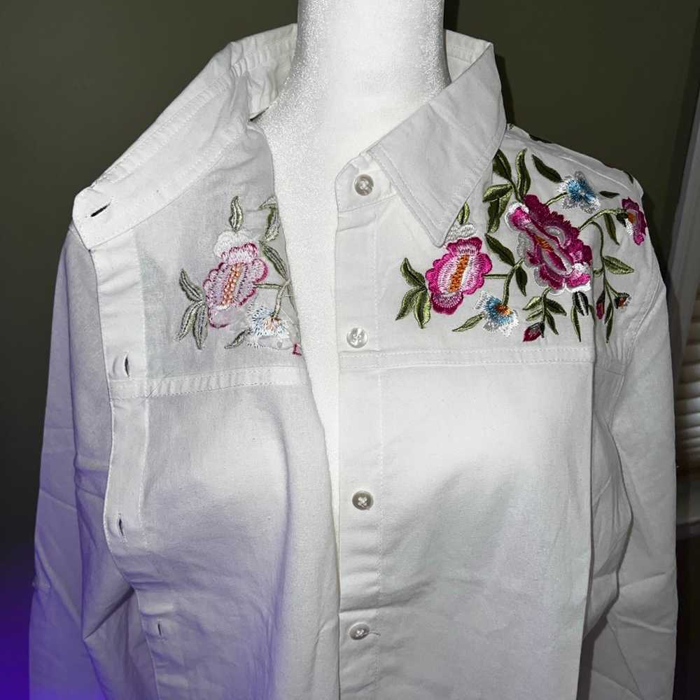 Collections ETC Women’s White Blouse With  Embroi… - image 6