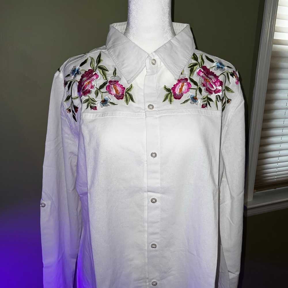 Collections ETC Women’s White Blouse With  Embroi… - image 9