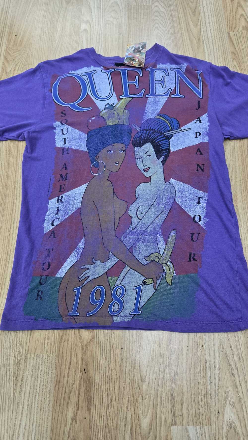 Queen Tour Tee × Rap Tees × Vintage Vintage Queen… - image 2