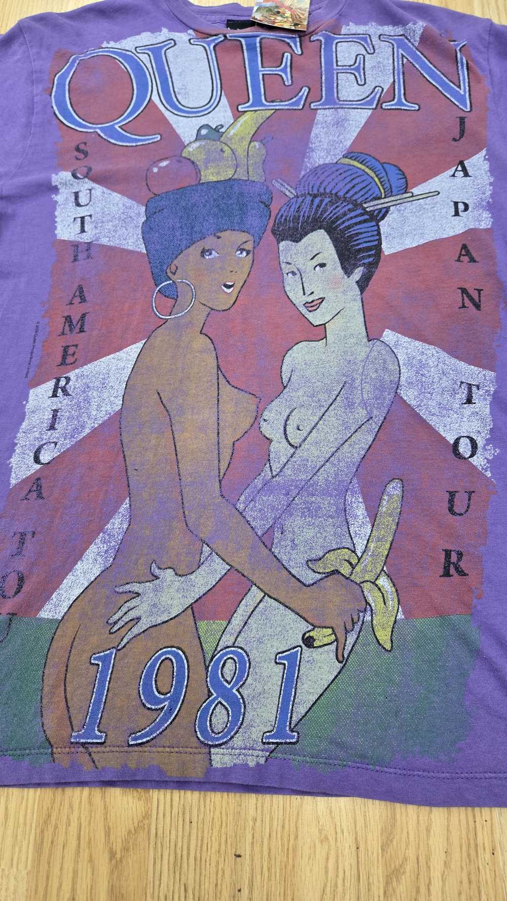 Queen Tour Tee × Rap Tees × Vintage Vintage Queen… - image 3