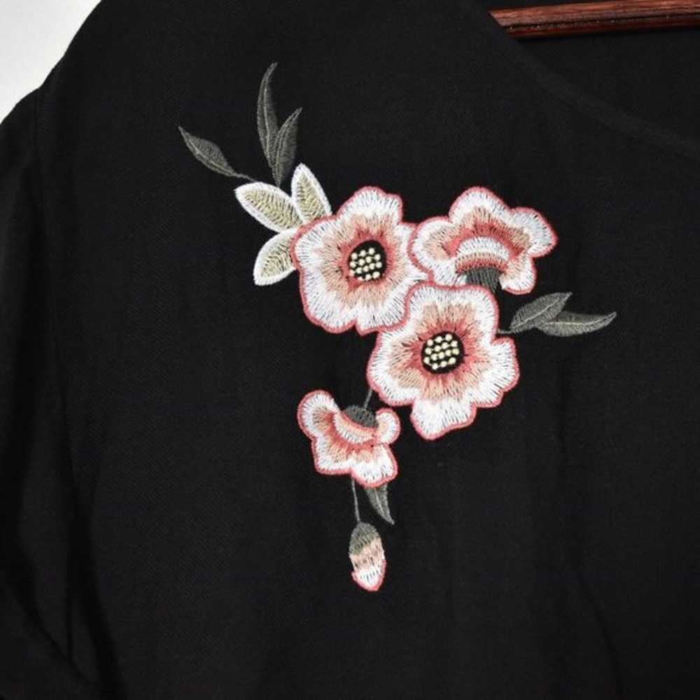 Como Vintage loose black top with embroidered pin… - image 2