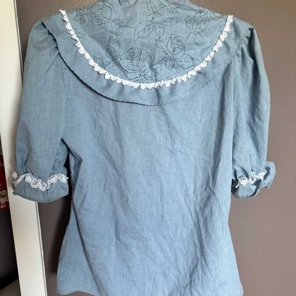 Vintage women’s button up shirt light blue roses … - image 2