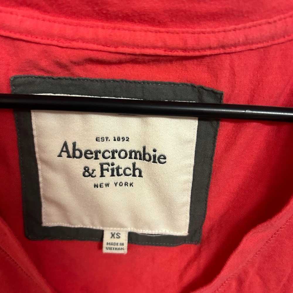 VINTAGE y2k ABERCROMBIE & FITCH VNECK TEE - image 2