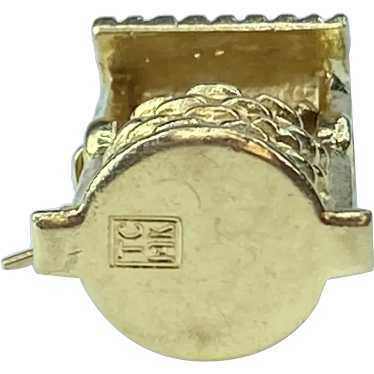 Vintage 14K yellow Gold Wishing Well with moving … - image 1